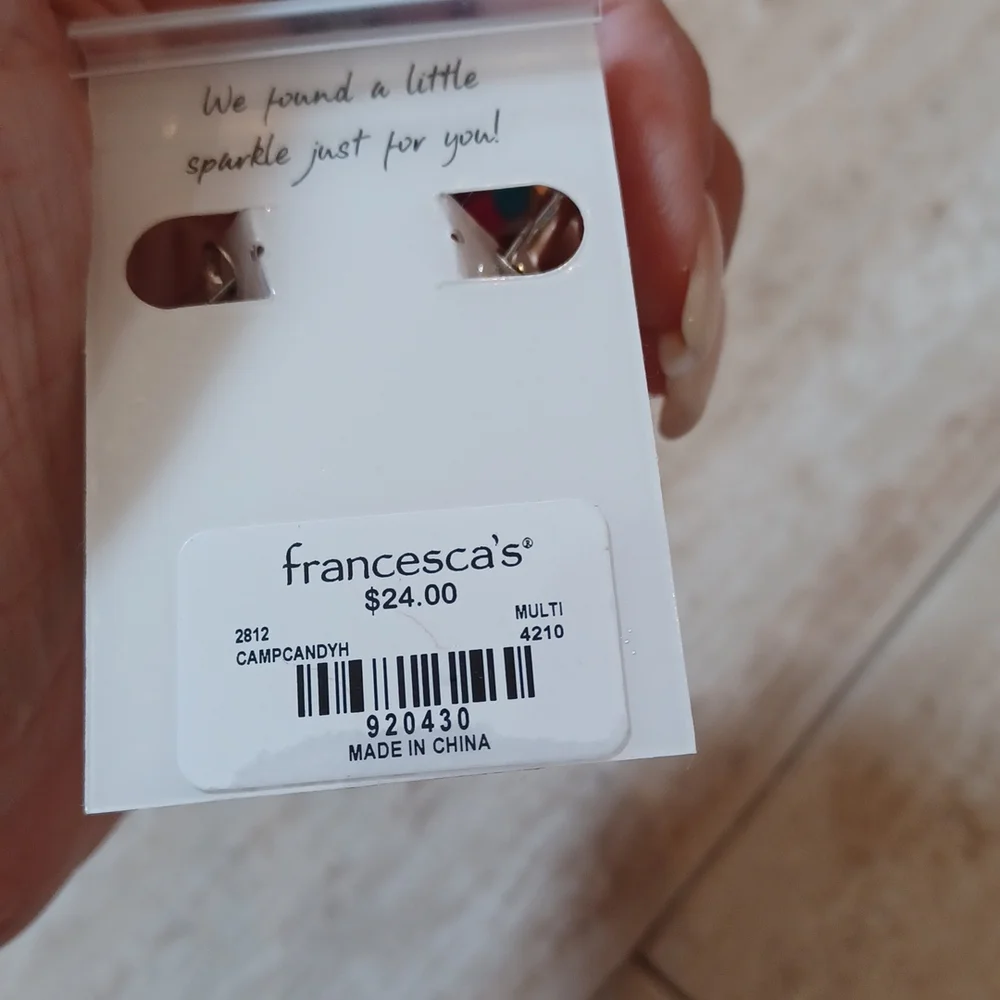 NWT Francesca's Heart Hoop Earrings - Picture 5 of 5